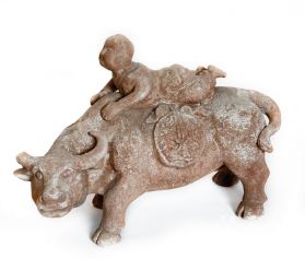 Statueta Elefant, din lemn pictat manual Statueta copil pe bivol